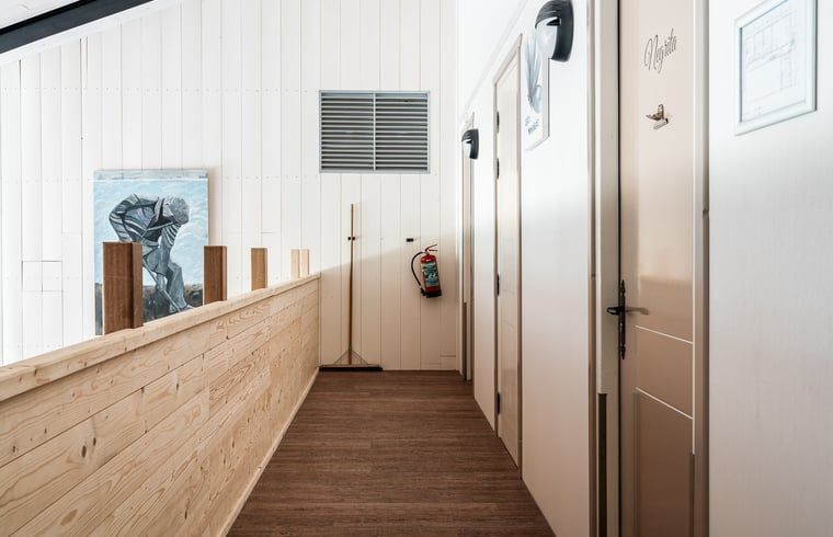 Gemuetliche Diele im Ferienhaus in Bovenkarspel, mit Zugang zu den Schlafzimmern, IJsselmeerkueste Nordholland.