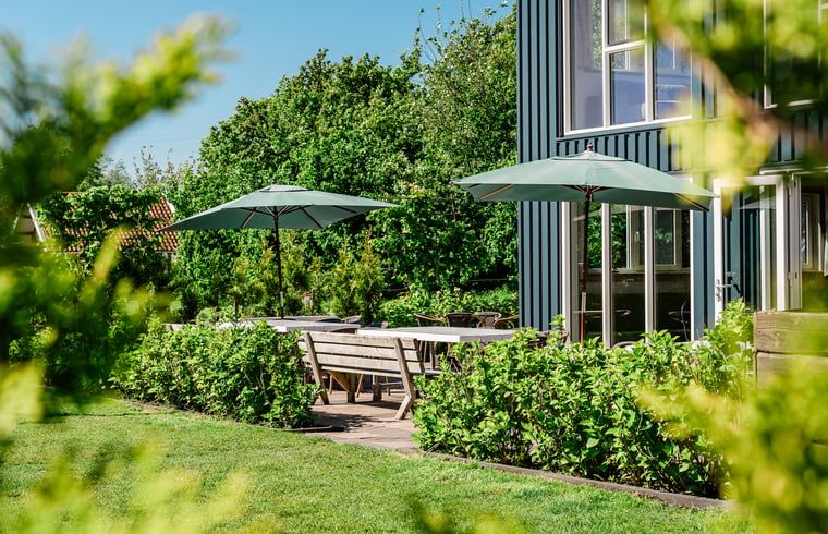 Gemuetliches Esszimmer im Ferienhaus in Bovenkarspel, ideal fuer Familienessen, an der IJsselmeerkueste gelegen.