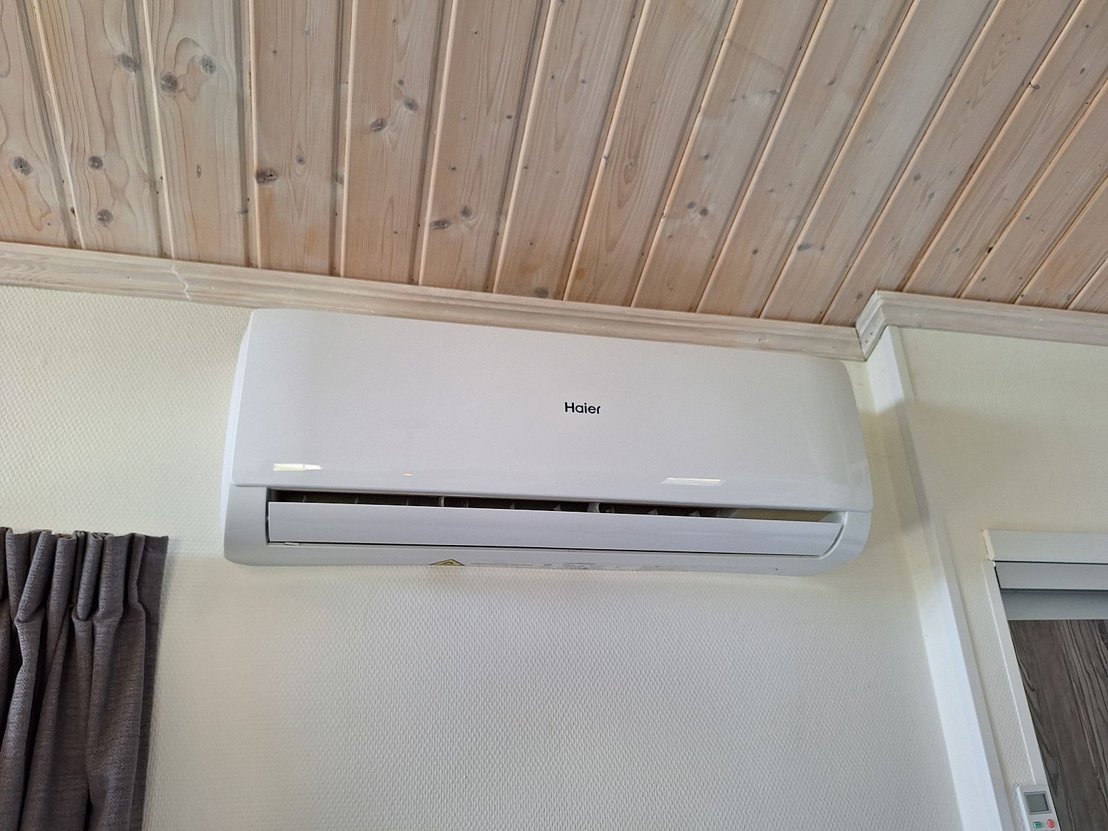 Moderne airconditioning in Chalet EuroParcs Markermeer, Bovenkarspel, zorgt voor een aangenaam verblijf.