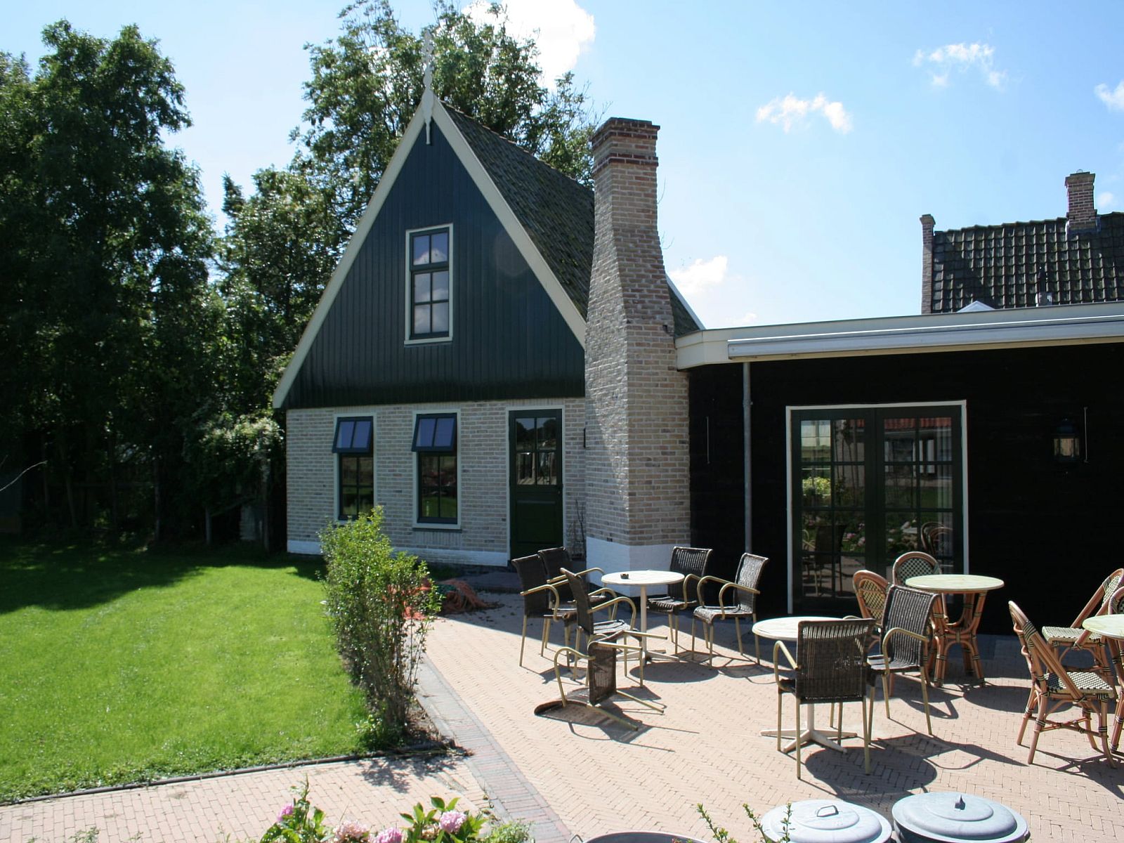 Guest house 470854 - Chalet Waddenkust - Recreatiepark Wiringherlant - Wiringher Chalet 83