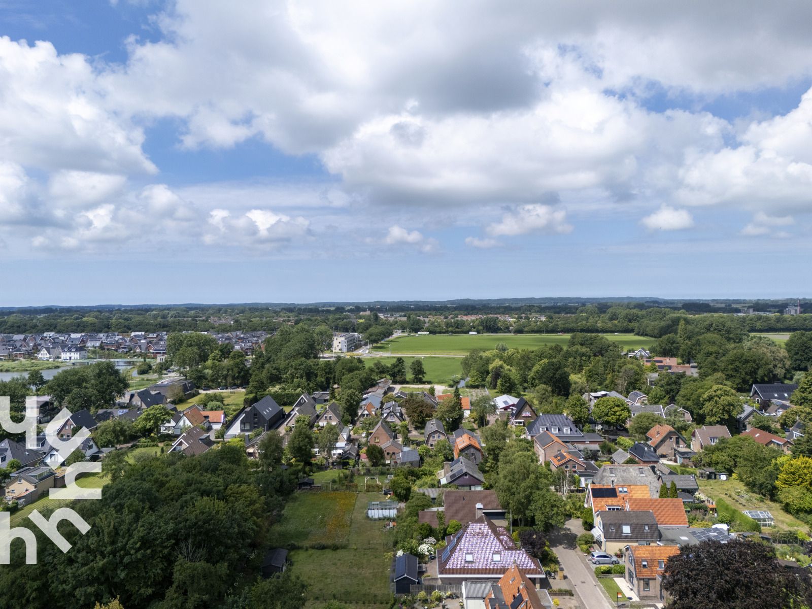 Deur naar trap in NH495 vakantiehuis, Sint-Pancras, Noord-Holland.