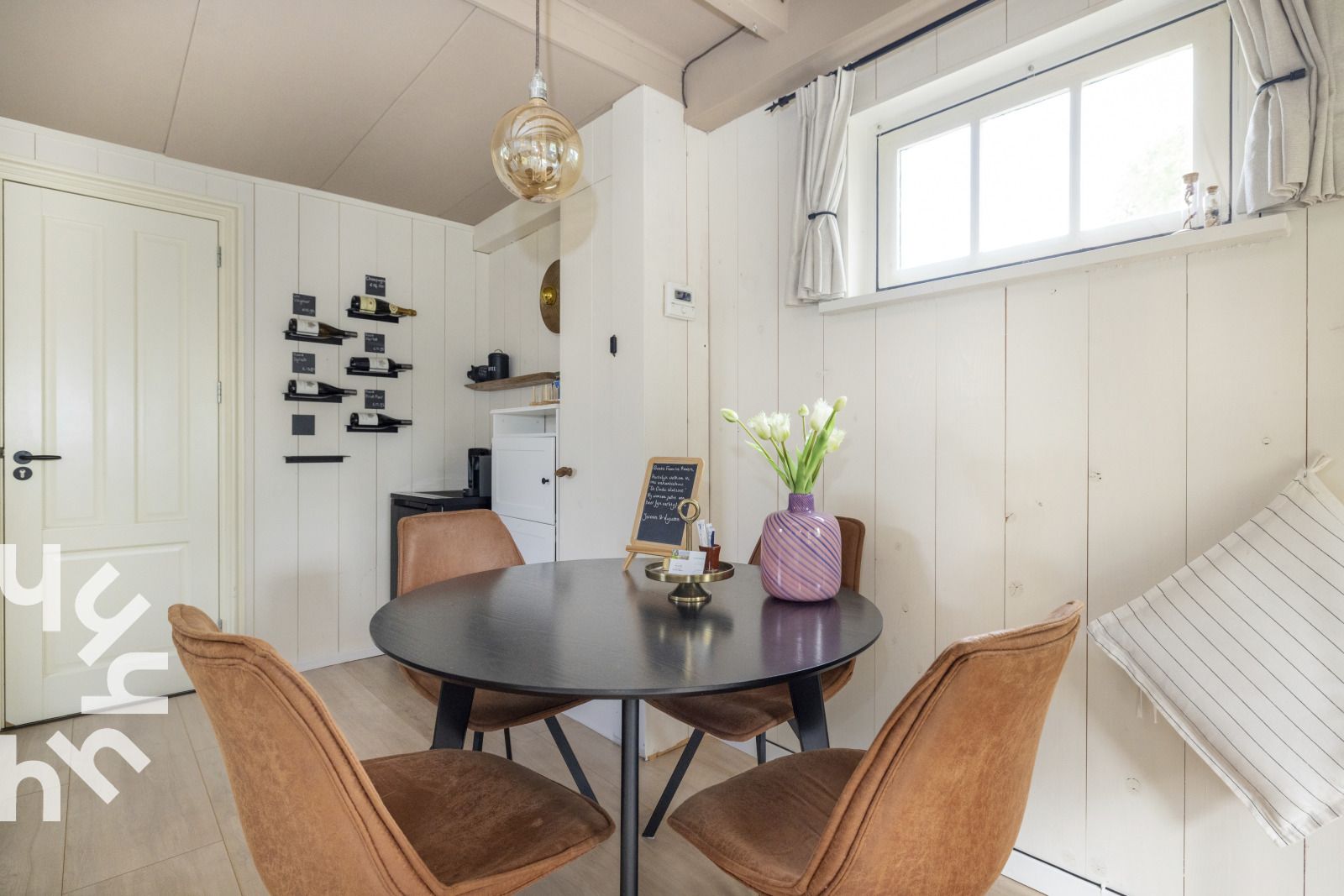 Historische gebouwen nabij NH495 vakantiehuis, Sint-Pancras, Noord-Holland.