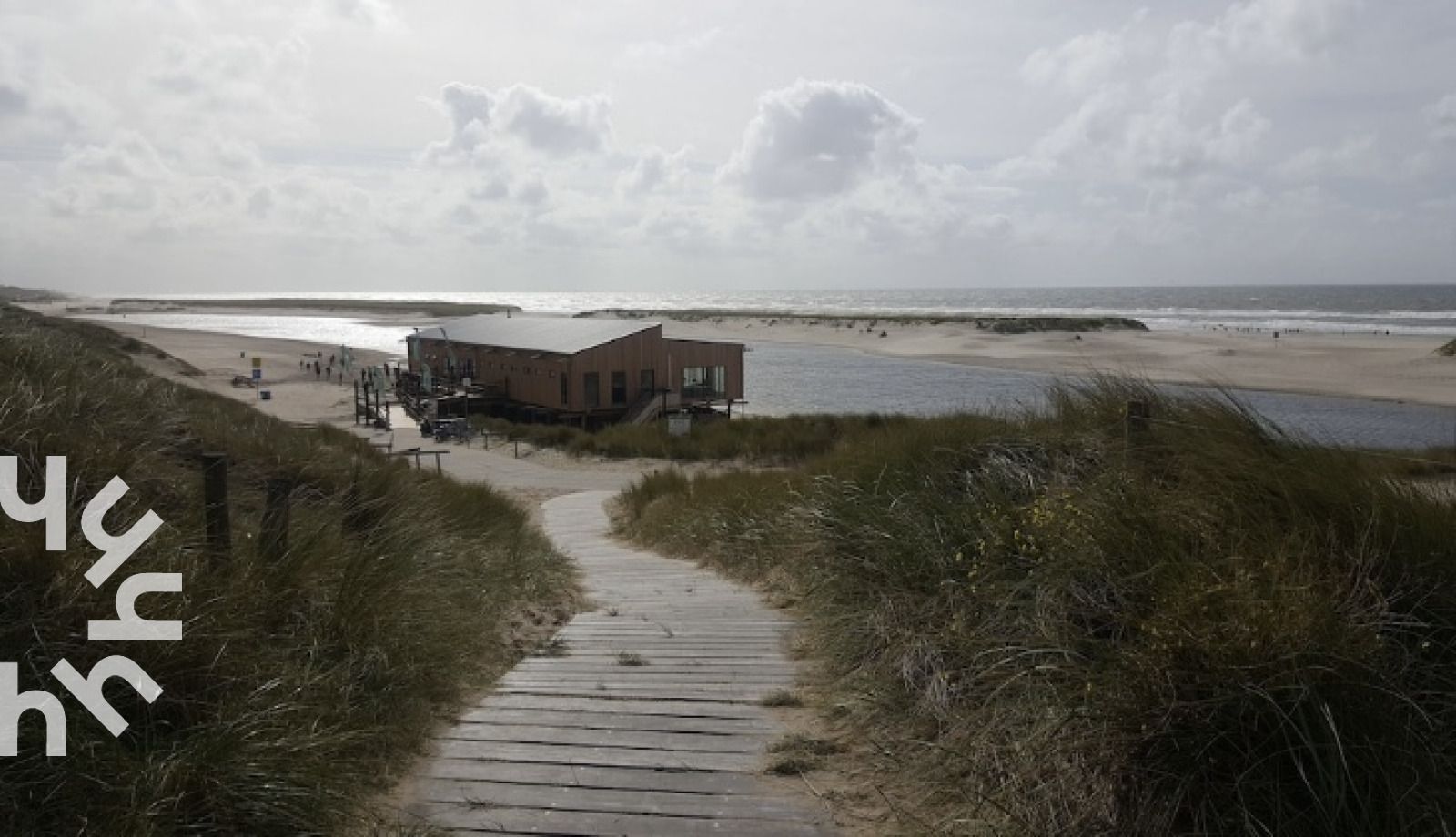 Gartenweg zum Ferienhaus NH392 in Schoorl, Nordholland.