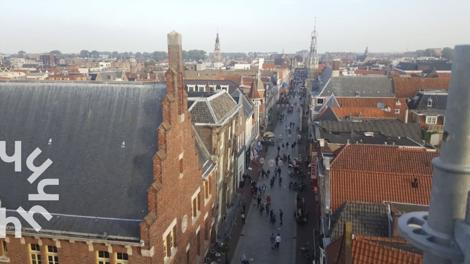 Sitzecke im Garten des Ferienhauses NH392 in Schoorl, Nordholland.