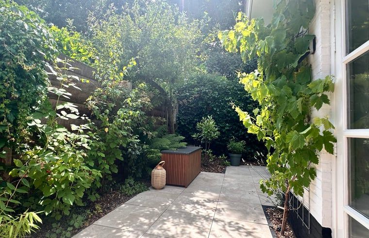 Moderne Kueche im Ferienhaus in Schoorl, Nordholland Nord, Nordholland, mit laendlichen Akzenten.