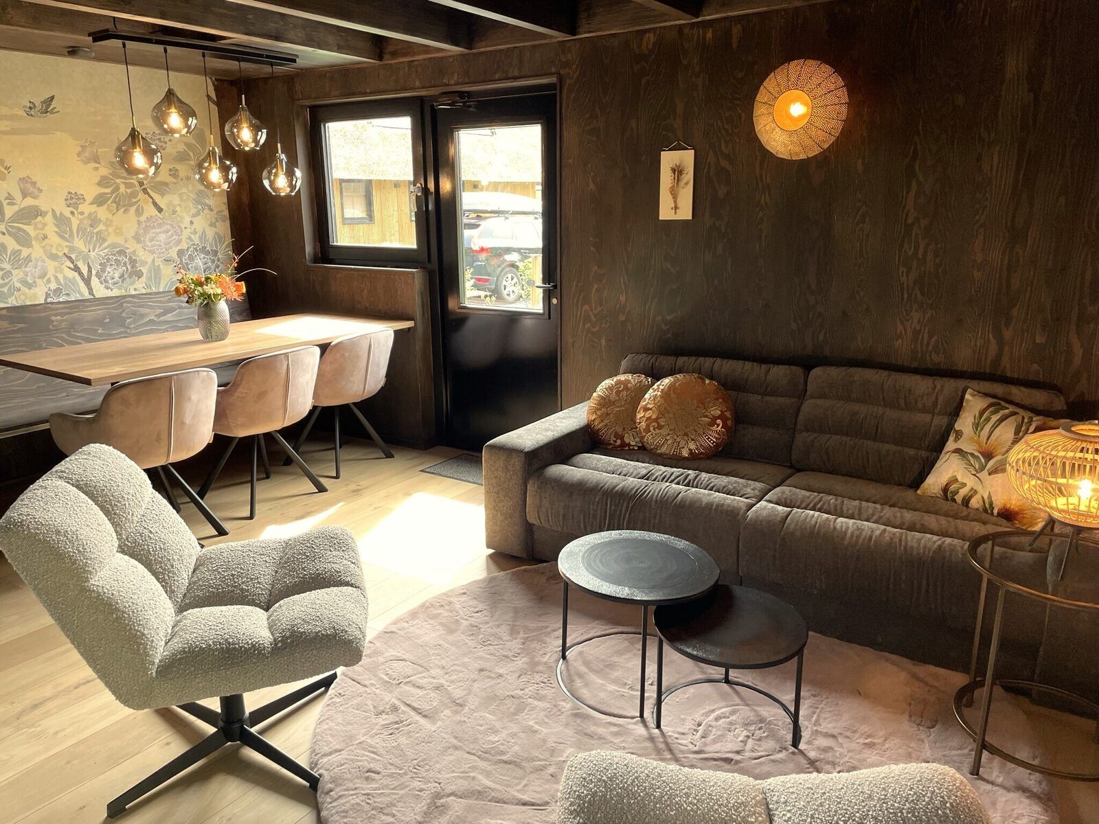 Exterior of the 6-person Dune Lodge with Charging Point in Schoorl, North Holland. Perfect vacation home for nature lovers.