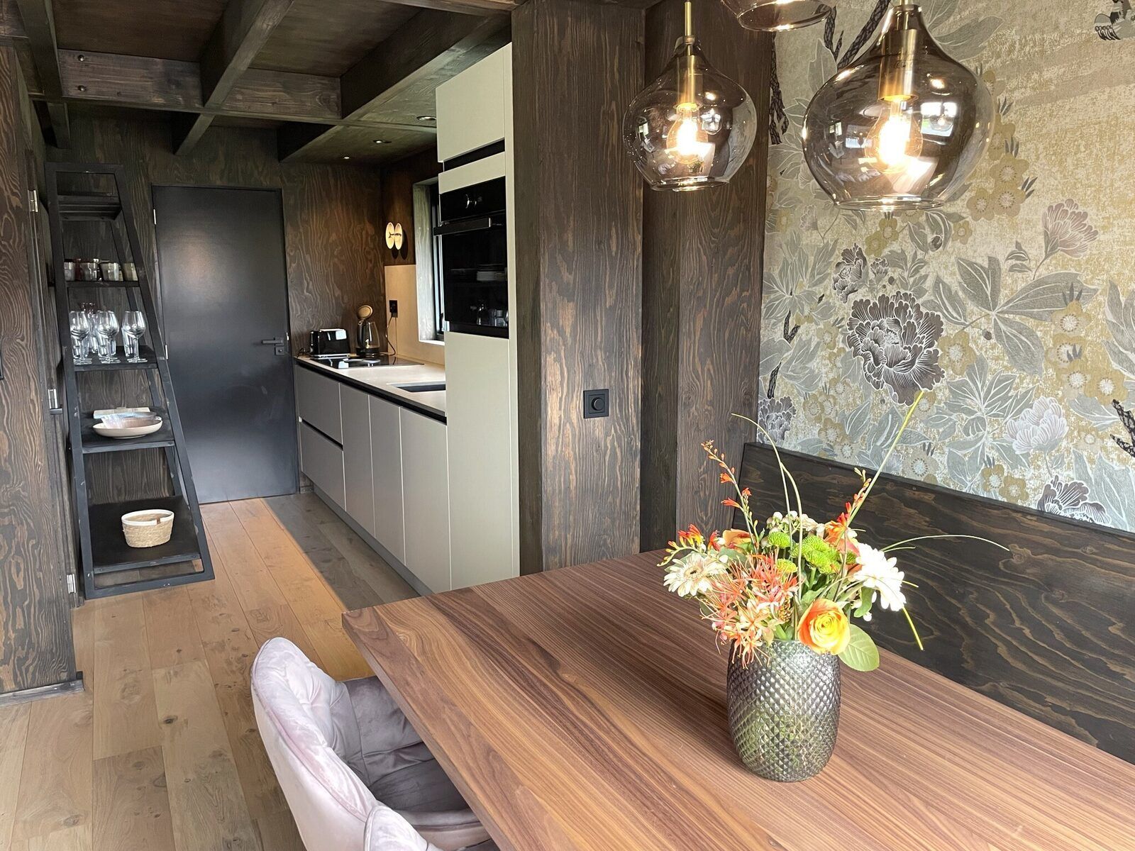Dining area in the 6-person Dune Lodge with Charging Point in Schoorl, North Holland. Enjoy meals in this stylish vacation home.