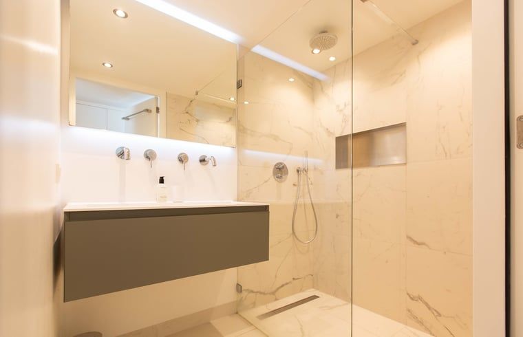 Knus zitje in de tuin van Huisje in Schoorl, Noord-Holland noord.