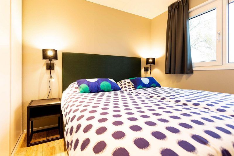 Gezellige slaapkamer in Leijhoeve 6 personen vakantiehuis in Berkhout, Noord-Holland met sfeervolle verlichting.