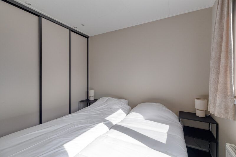 Slaapkamer in Natuurhoeve 6 personen, Berkhout. Comfortabele bedden en rustige sfeer in vakantiehuis Noord-Holland.