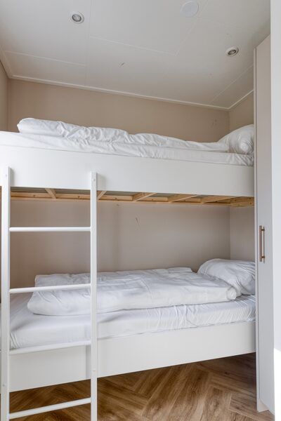 Stapelbed in derde slaapkamer van Natuurhoeve 6 personen, ideaal voor gezinnen in Berkhout, Noord-Holland.