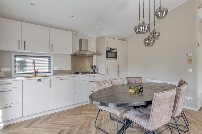 Eetkamer in Natuurhoeve 6 personen, Berkhout. Gezellige ruimte voor maaltijden in vakantiehuis Noord-Holland.