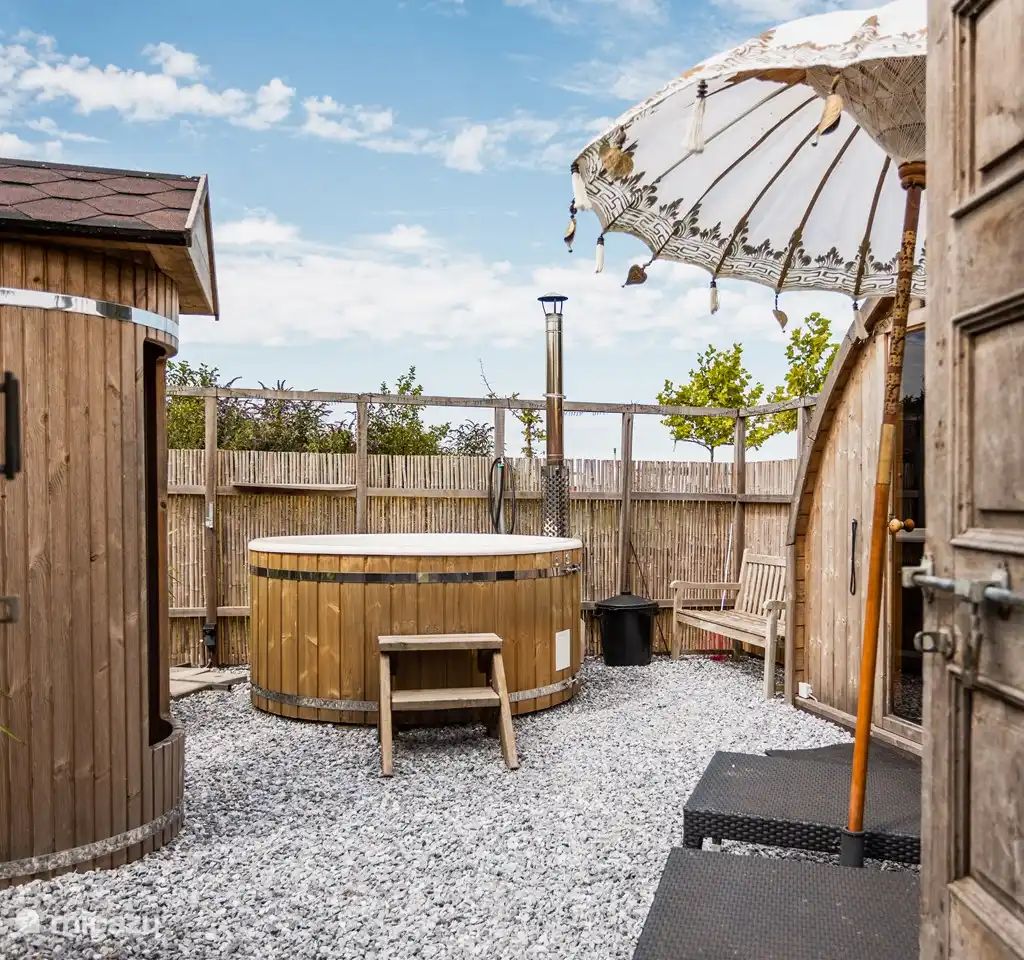 Guest house 495507 - Holiday property Noord-Holland midden - Tinyhouse Woody met sauna &amp; hottub