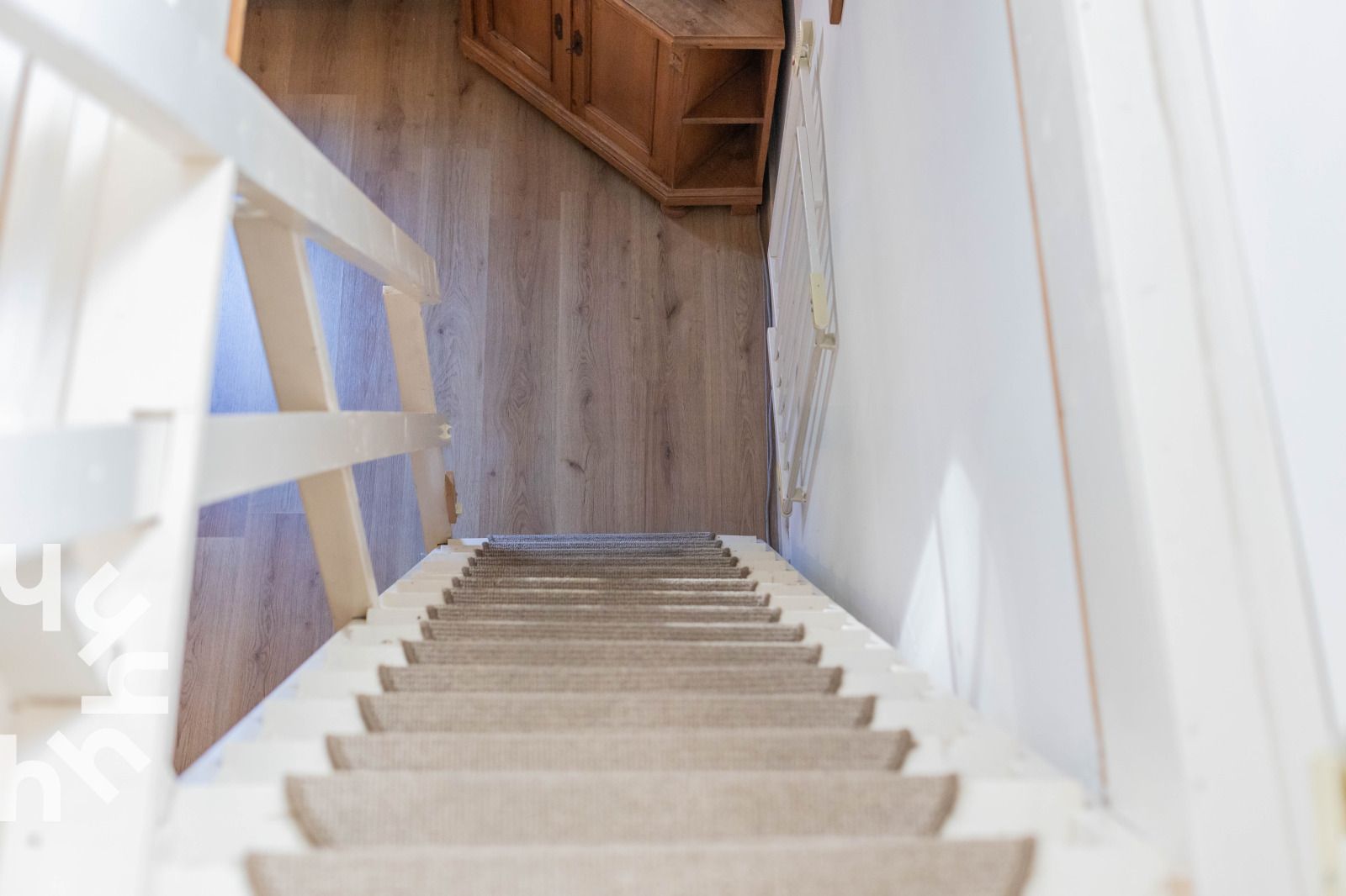 Modernes Badezimmer mit Badewanne im Ferienhaus NH225, Loosdrecht, Nordholland.