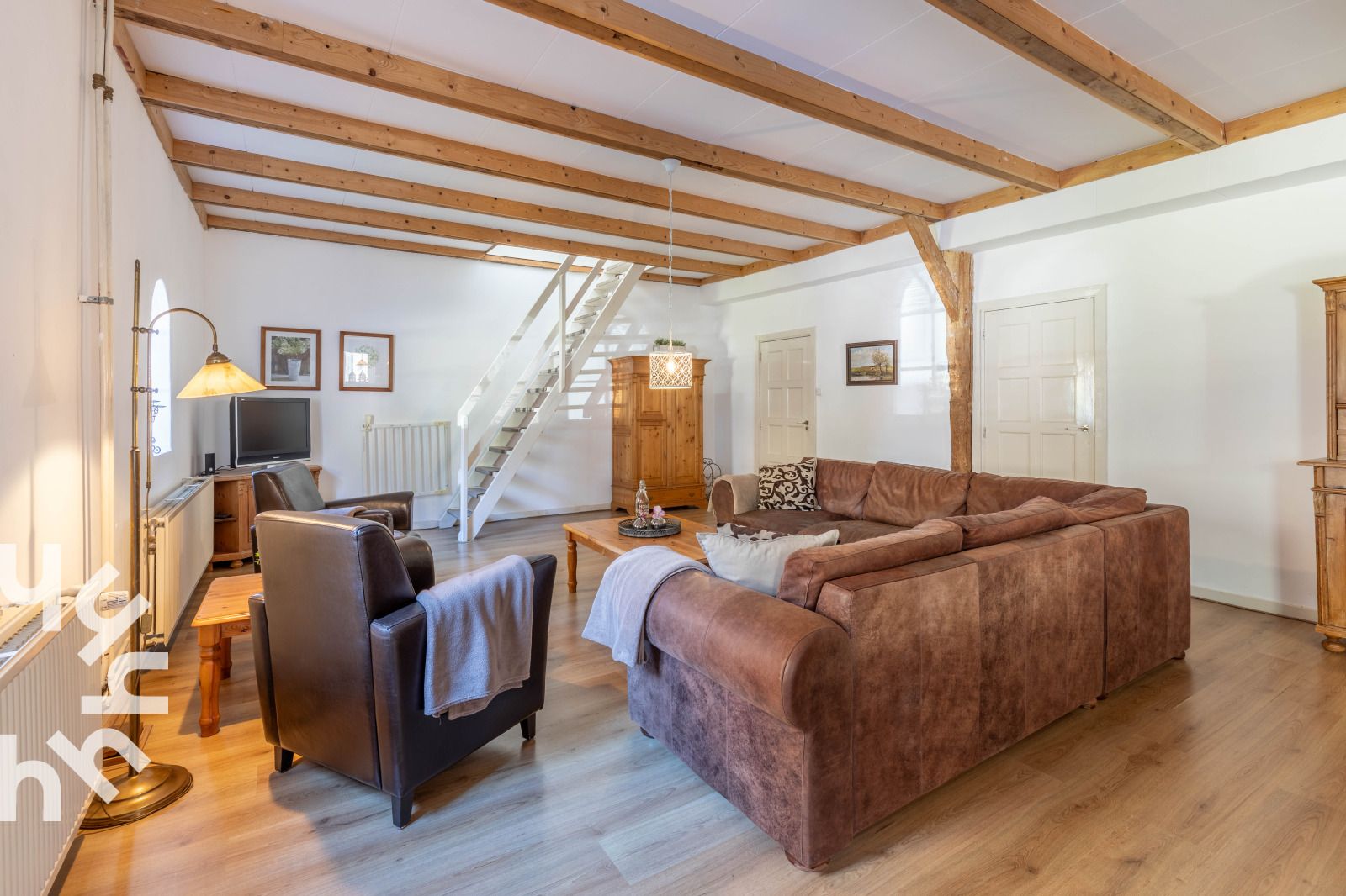 Gemuetliche Sitzecke im Dachgeschoss des Ferienhauses NH225 in Loosdrecht, Nordholland.