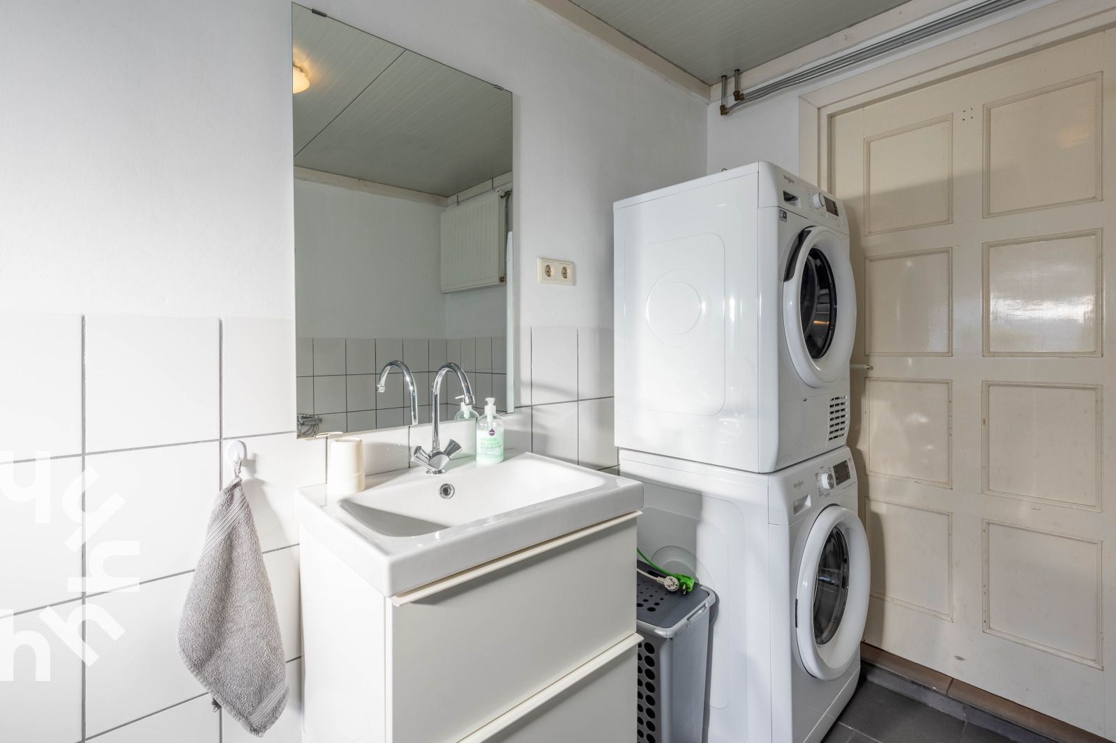 Huehner in ihrem Stall im Ferienhaus NH225 in Loosdrecht, Nordholland.