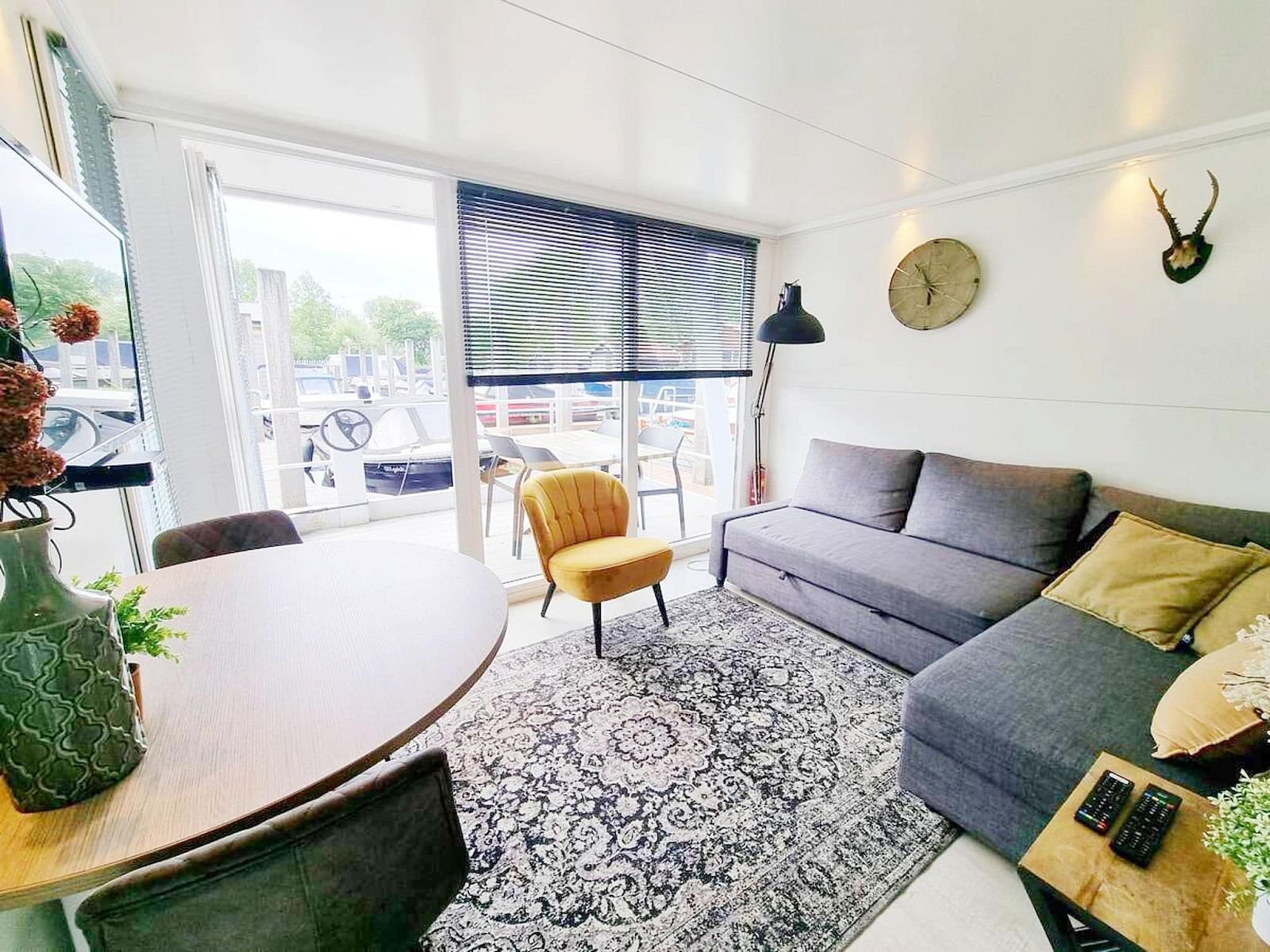 Guest house 510145 - Boat Amsterdam eo - Houseboat with roof terrace and balcony (4 pers) "De Hoop"
