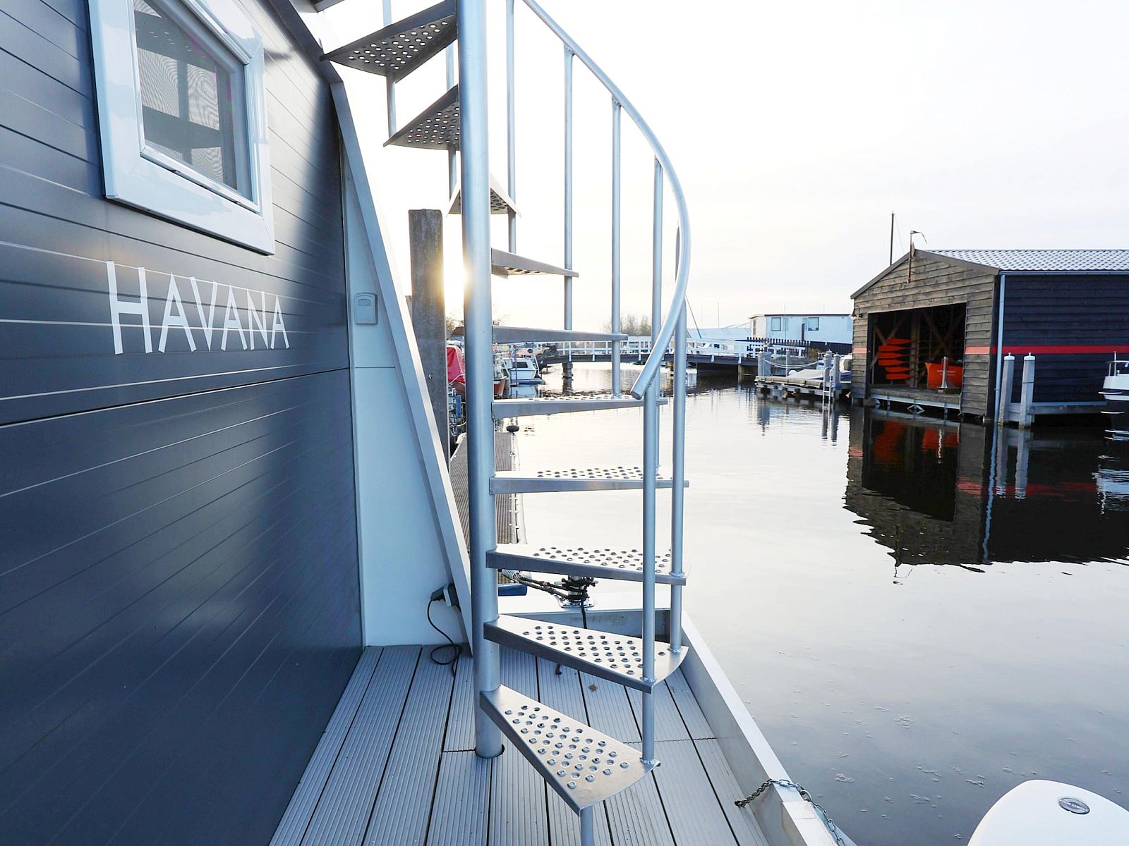 Guest house 510145 - Boat Amsterdam eo - Houseboat with roof terrace and balcony (4 pers) "De Hoop"