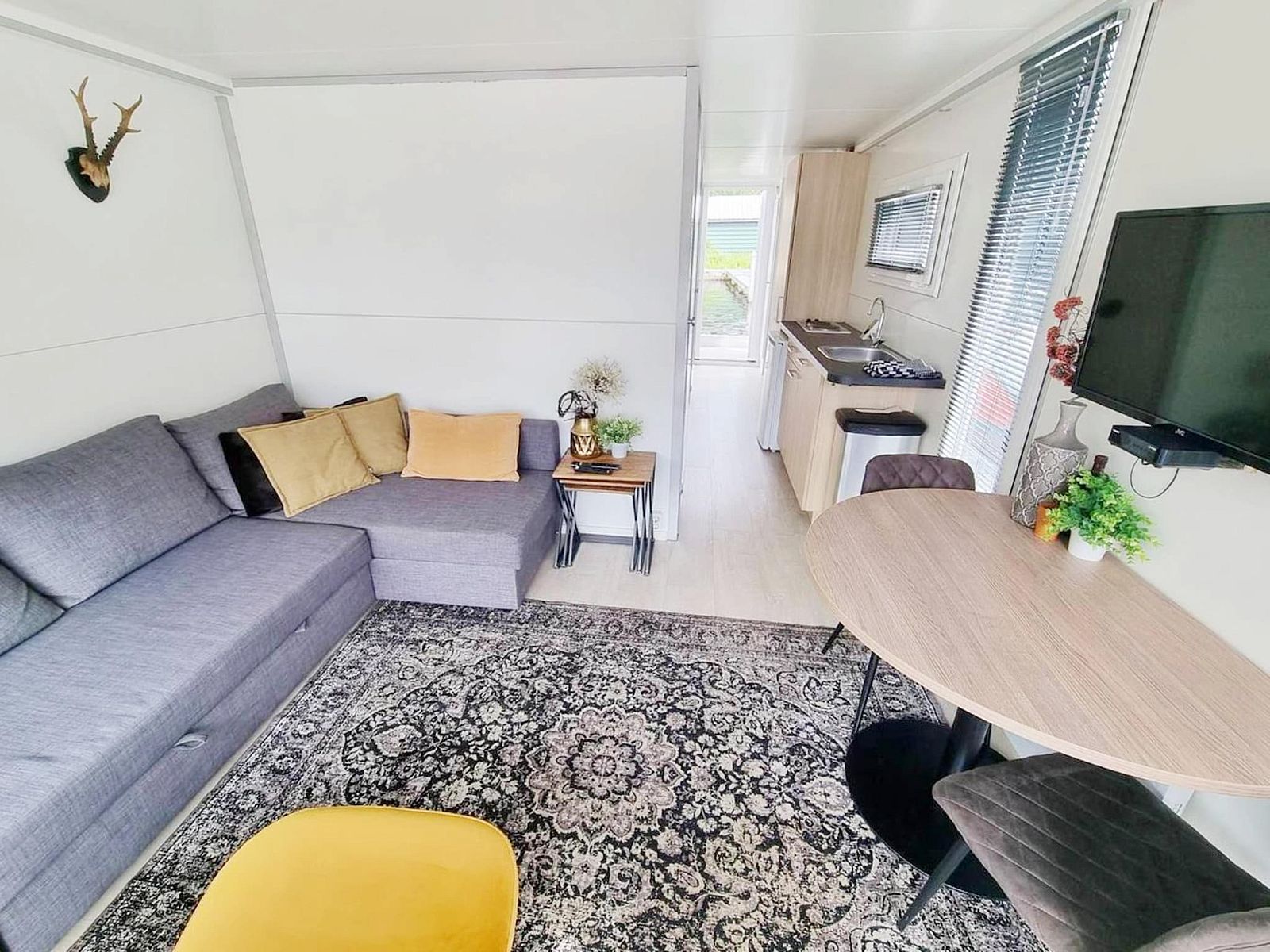 Guest house 510145 - Boat Amsterdam eo - Houseboat with roof terrace and balcony (4 pers) "De Hoop"