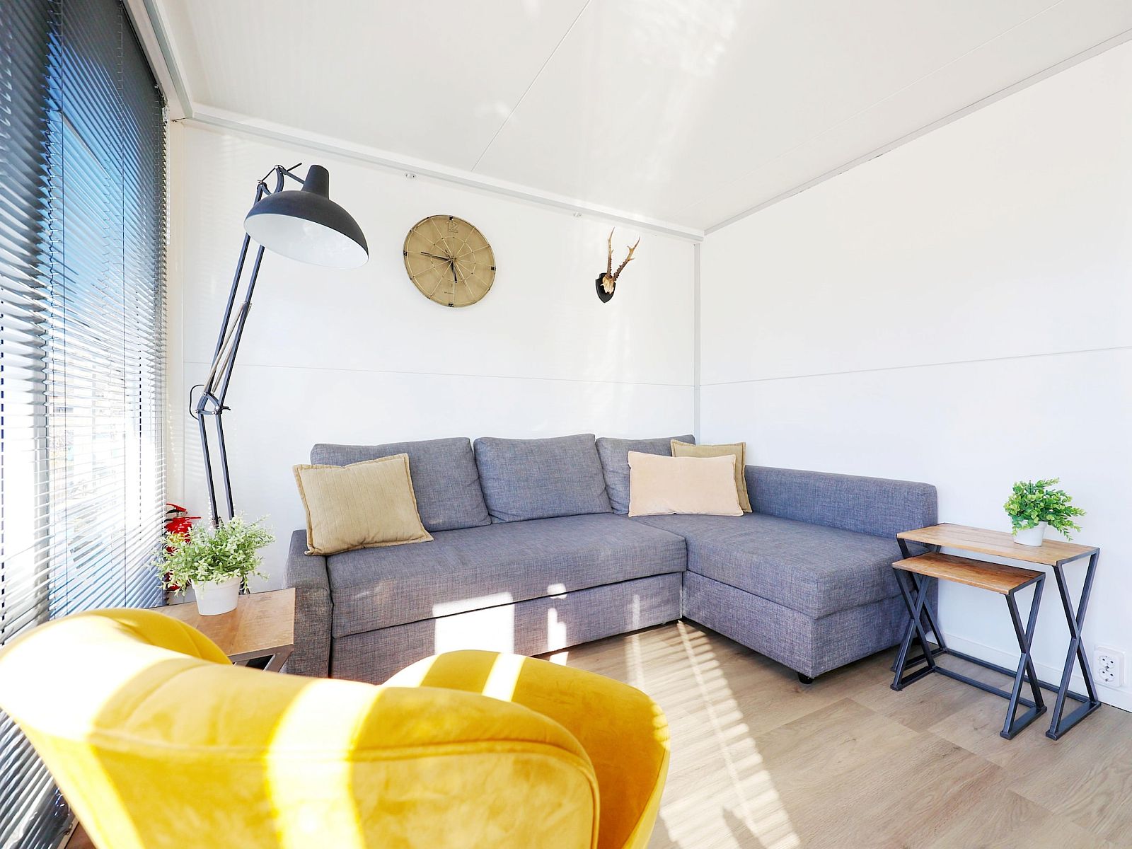 Guest house 510145 - Boat Amsterdam eo - Houseboat with roof terrace and balcony (4 pers) "De Hoop"