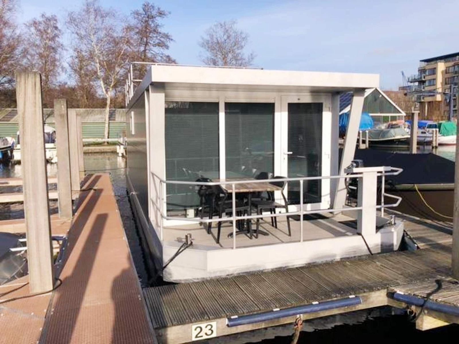 Guest house 510145 - Boat Amsterdam eo - Houseboat with roof terrace and balcony (4 pers) "De Hoop"