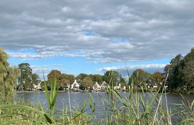 Erholsamer Seeblick beim Ferienhaus in Broek in Waterland, Amsterdam eo, Nordholland.