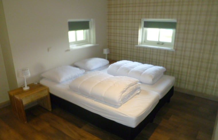 Geraeumiges Schlafzimmer in Cottage in Mander, Mander, Twente, mit bequemen Betten und natuerlichem Licht.