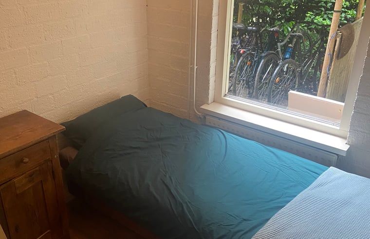 Zweites Schlafzimmer des Huisje in Nutter, Ferienhaus in Nutter, Twente, mit Einzelbett.