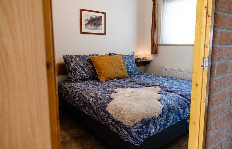 Cozy bedroom in cottage in Den Ham, Twente. Vacation home with comfortable furnishings in the heart of Overijssel nature.