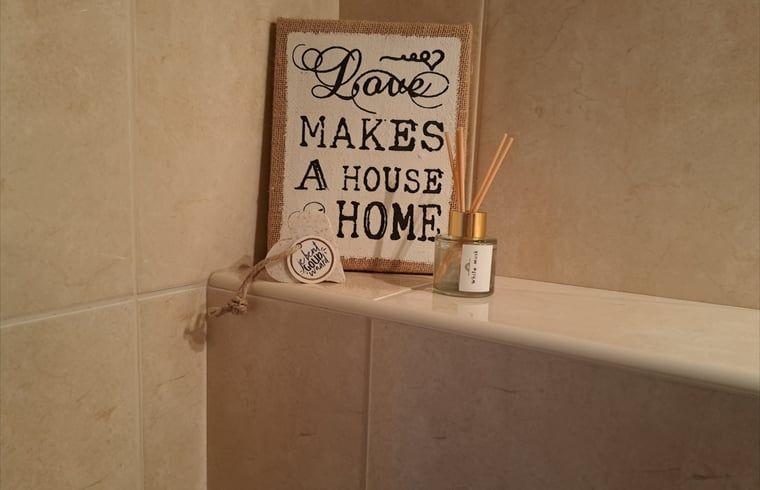 Inspirerende badkamerdecoratie in Huisje in Den Ham, vakantiehuis in Twente, Overijssel.