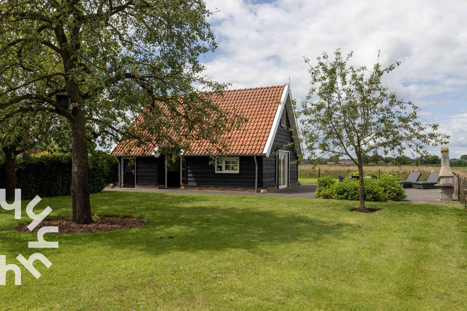 Vakantiehuis OV404 in Den Ham, Twente omringd door groene natuur en rustieke charme.