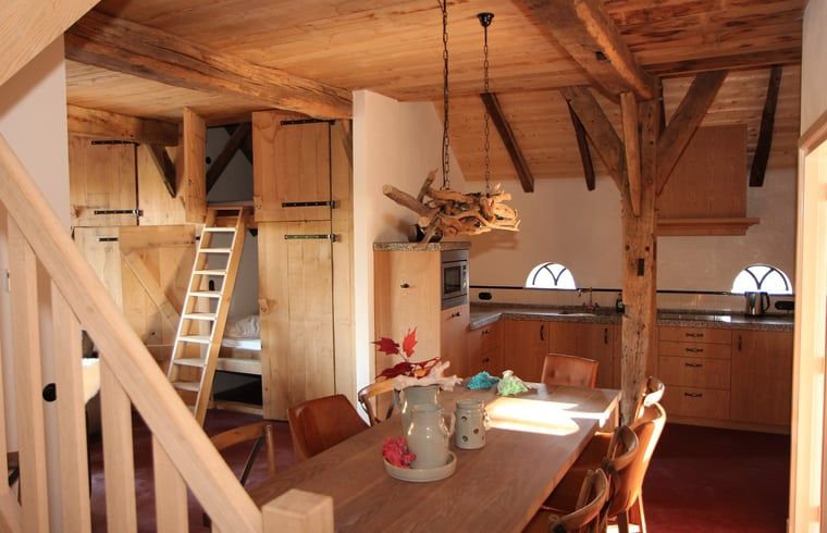 Geraeumige Kueche und Esszimmer in Cottage in Hezingen, Ferienunterkunft in Hezingen, Twente, Overijssel.