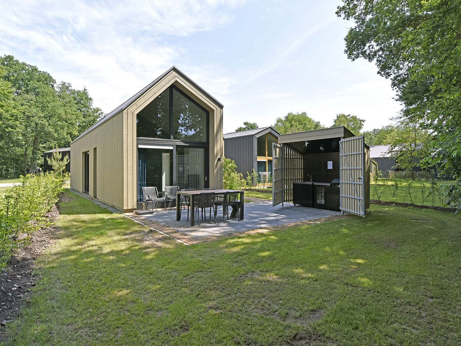 Terrasse von Freistehendes Haus in Beuningen, Twente, Overijssel mit Sitzgelegenheit.