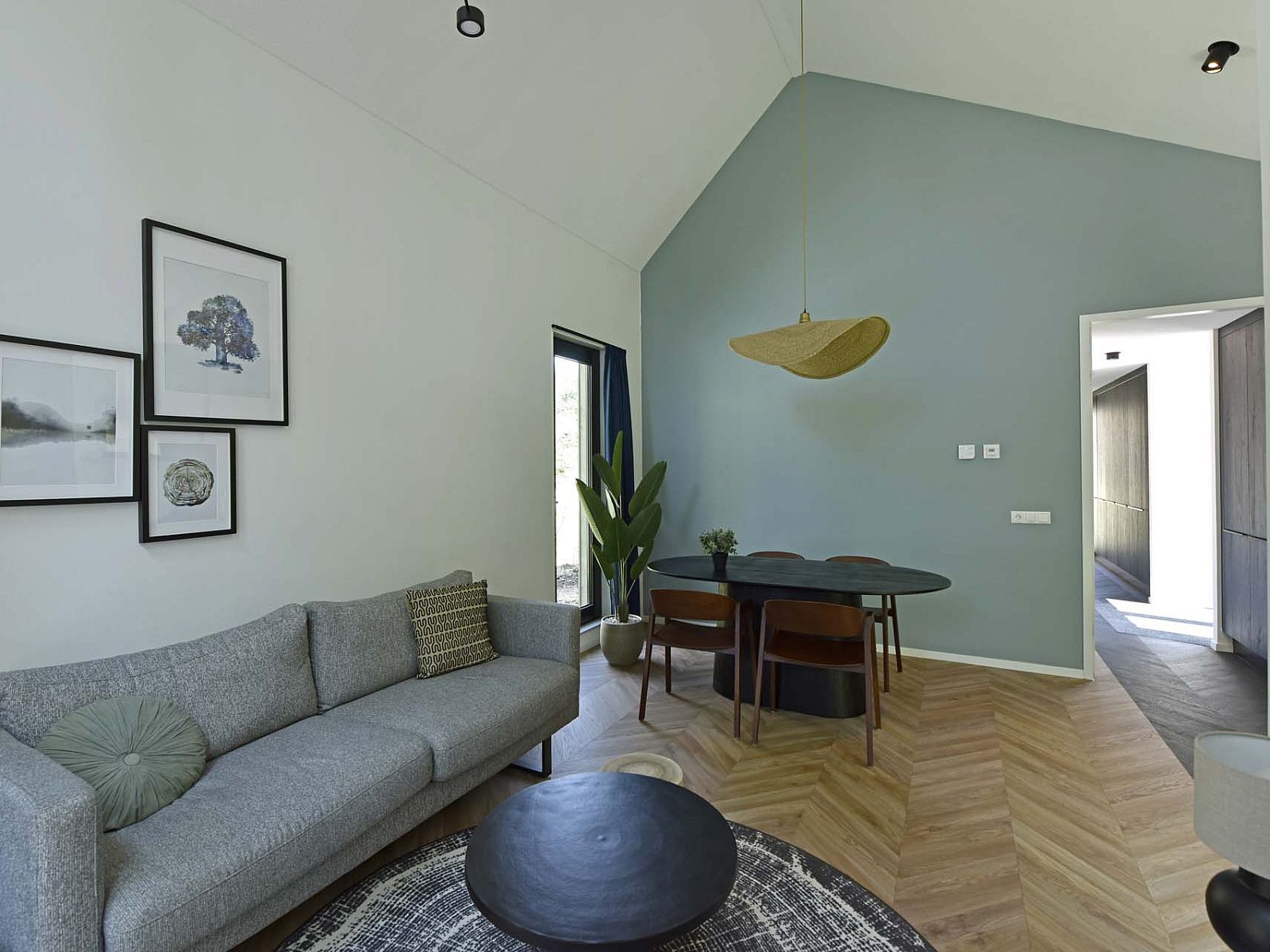 Essecke in Einfamilienhaus in Beuningen, Twente, Overijssel mit Holzboden.