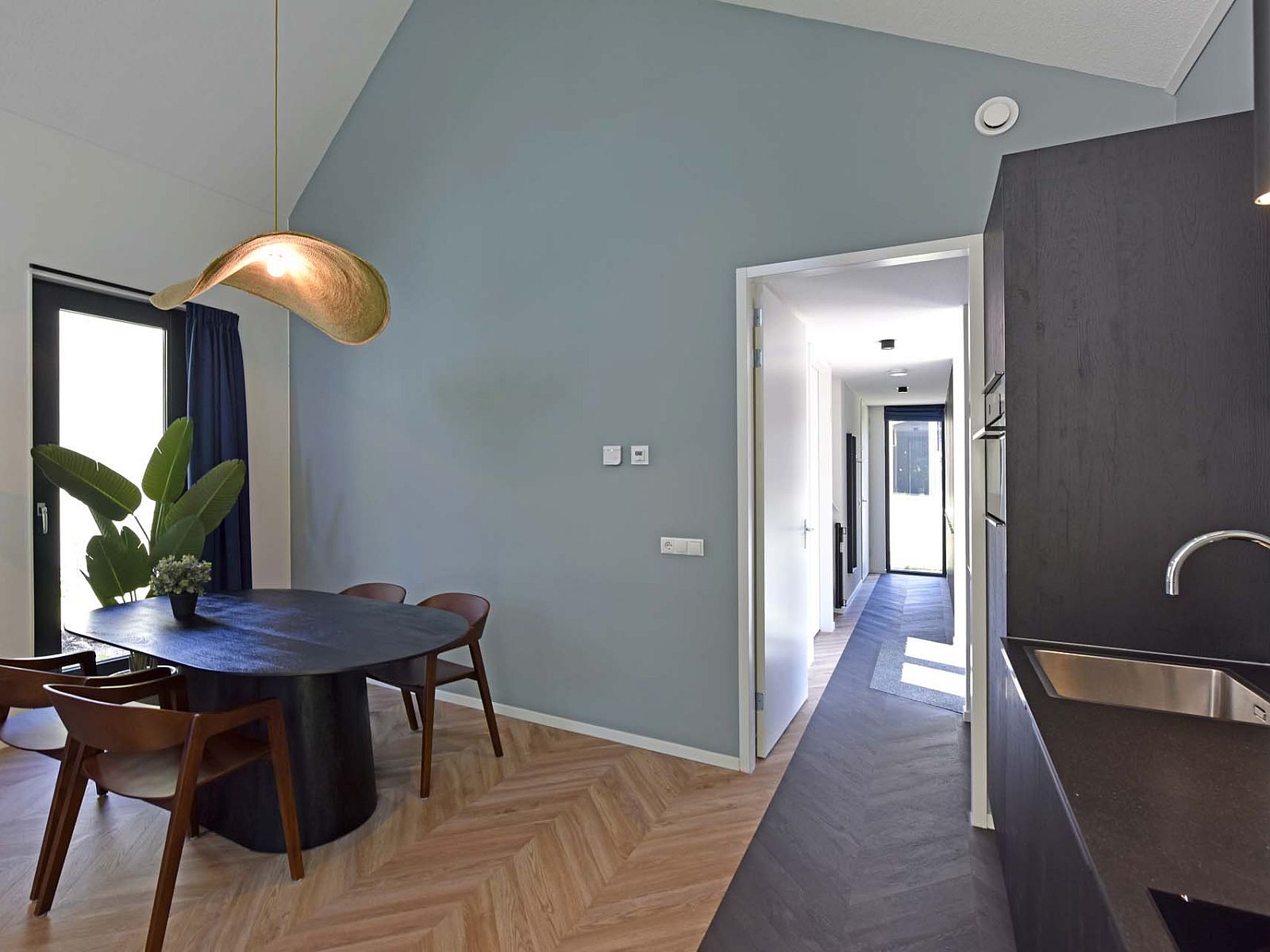 Schlafzimmer in Einfamilienhaus in Beuningen, Twente, Overijssel mit bequemem Bett.