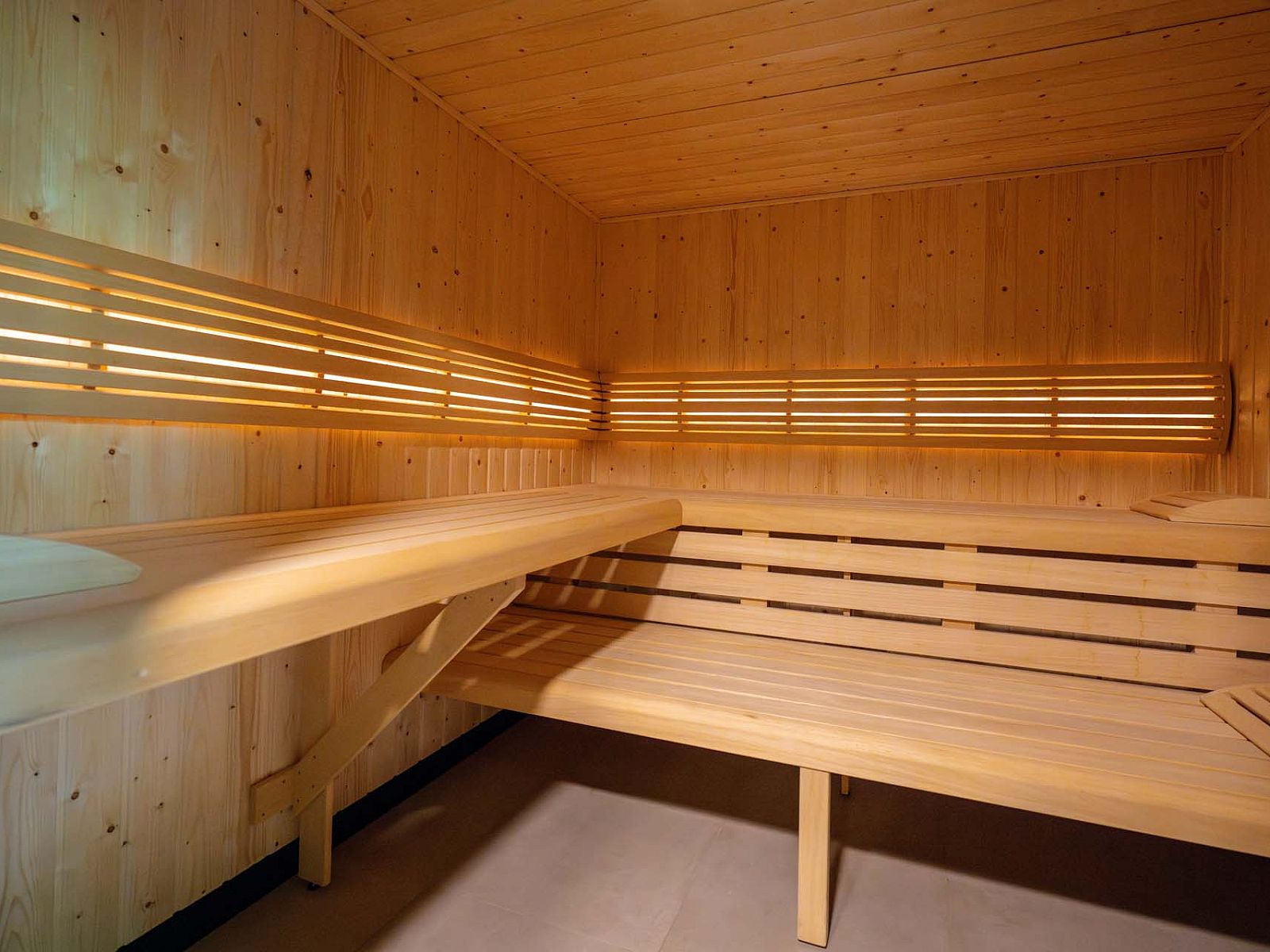 Houten sauna in Vrijstaande woning in Beuningen, vakantiehuis in Twente, voor een rustgevende ervaring.