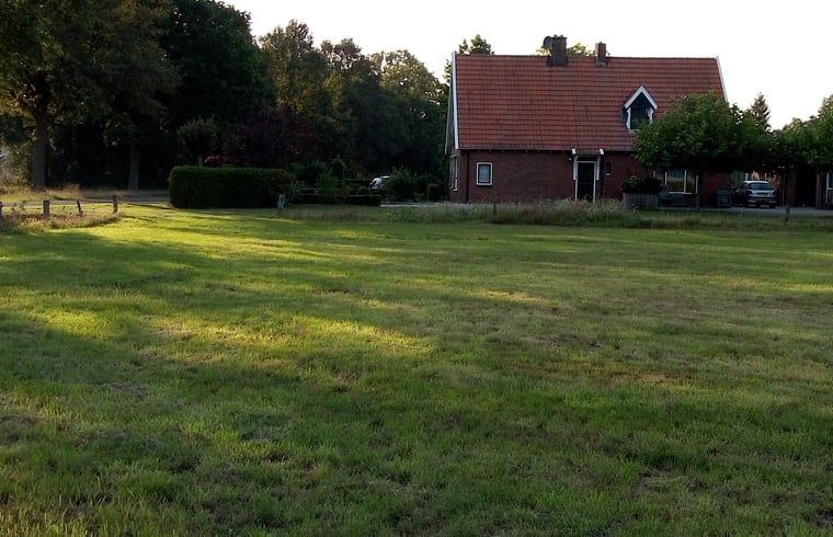 Rustiek vakantiehuis Huisje in Beuningen, Twente, omgeven door groene natuur en serene omgeving in Overijssel.