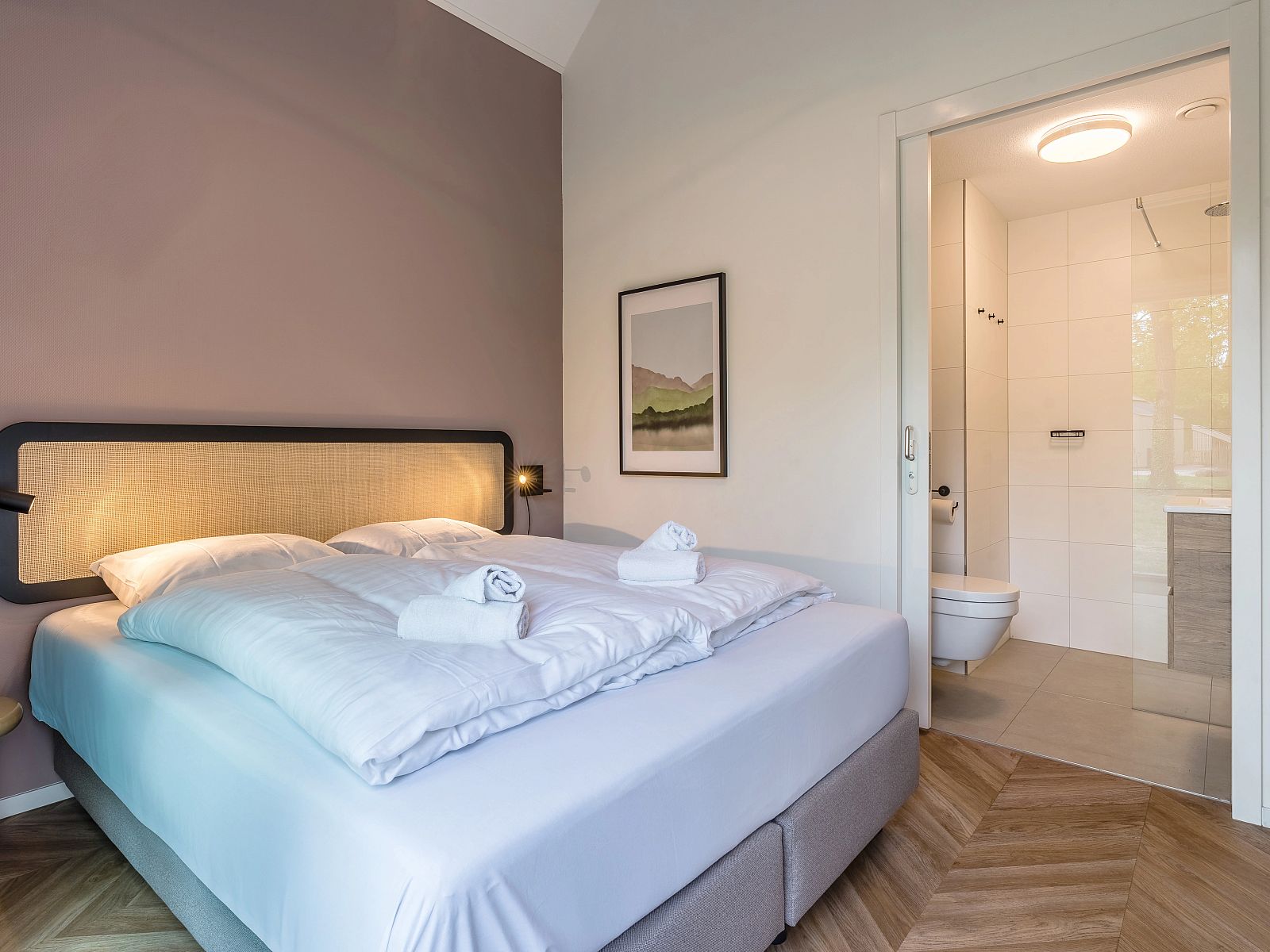 Stylish bedroom in 4-bed dog house 4LD, Beuningen, Twente, with ensuite bathroom.