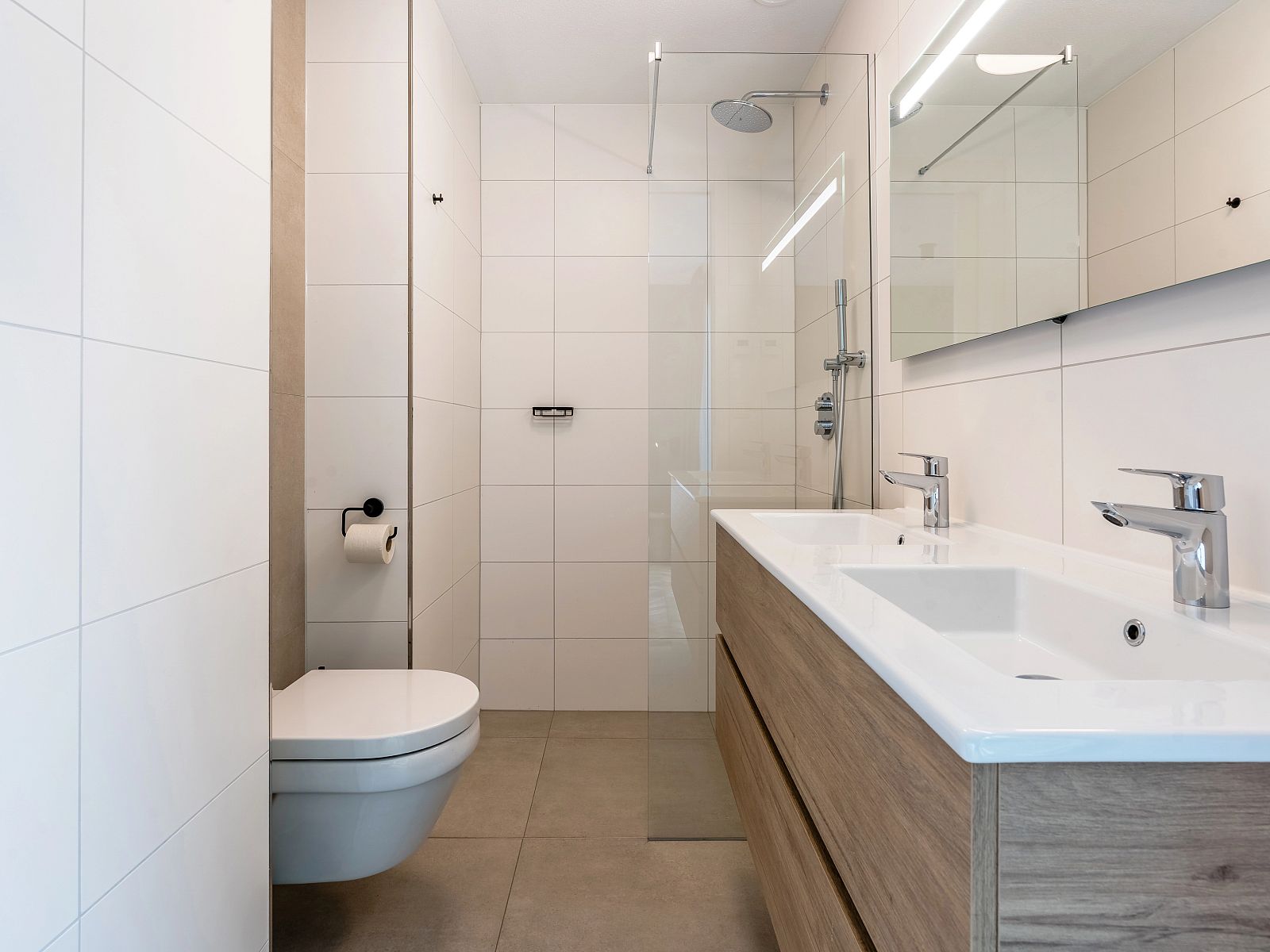 Cozy attic space in 4-bed dog house 4LD, Beuningen, Twente, with skylight.