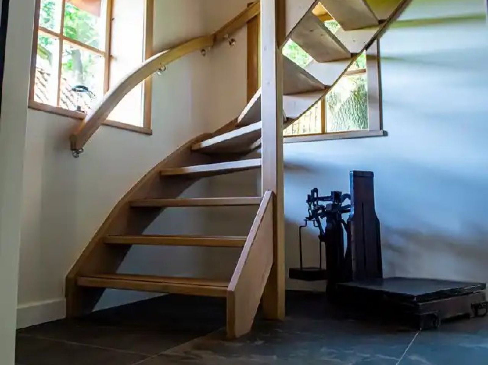 Waterval onder stenen brug nabij vakantiehuis OV682 in Tilligte, Twente.