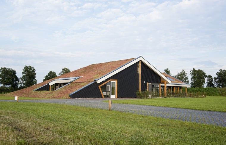 Ferienhaus in Rijssen mit Grasdach und grossem Garten in Twente, Overijssel.