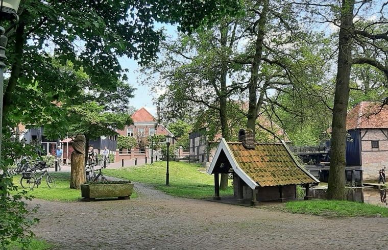Rustieke omgeving bij Huisje in Haaksbergen, vakantiehuis in Twente, Overijssel, omgeven door groene natuur en historische charme.