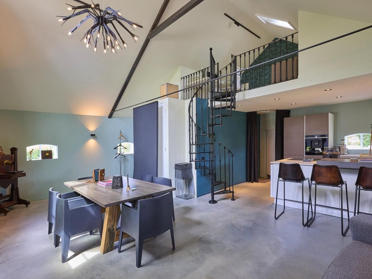 Strakke keuken van The Green Getaway vakantiehuis in Haaksbergen, Twente met moderne apparatuur.