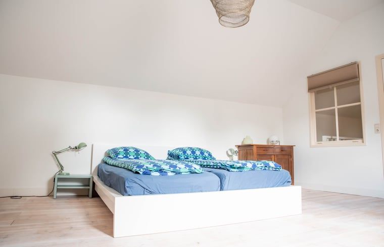 Comfortabele tweepersoonskamer in vakantiehuisje in Diepenheim, Twente.