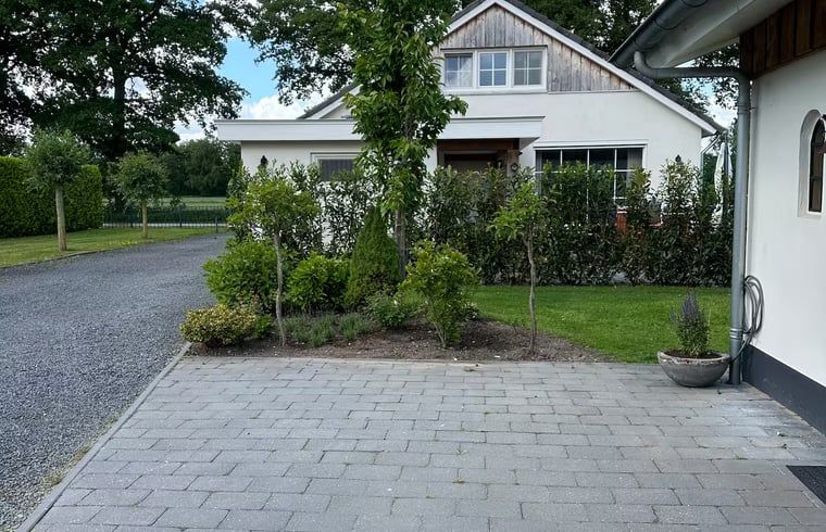 Driveway to the cottage in Enschede, located in green Twente.