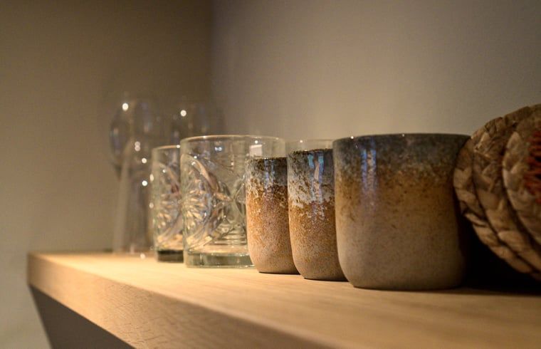 Moderne toiletvoorzieningen in Vakantiehuis in Oldenzaal, Twente, met strakke afwerking en stijlvolle details.