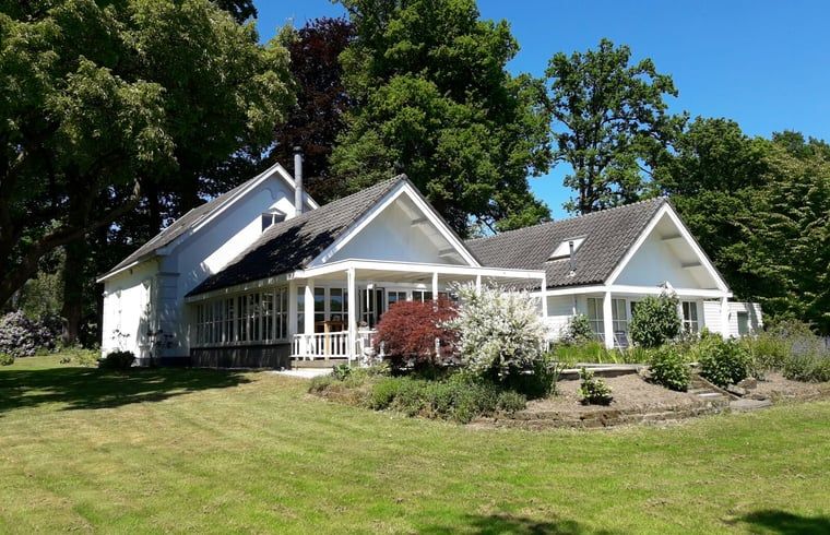 Cottage in Oldenzaal, Ferienhaus in Twente, umgeben von gruener Natur und Ruhe.
