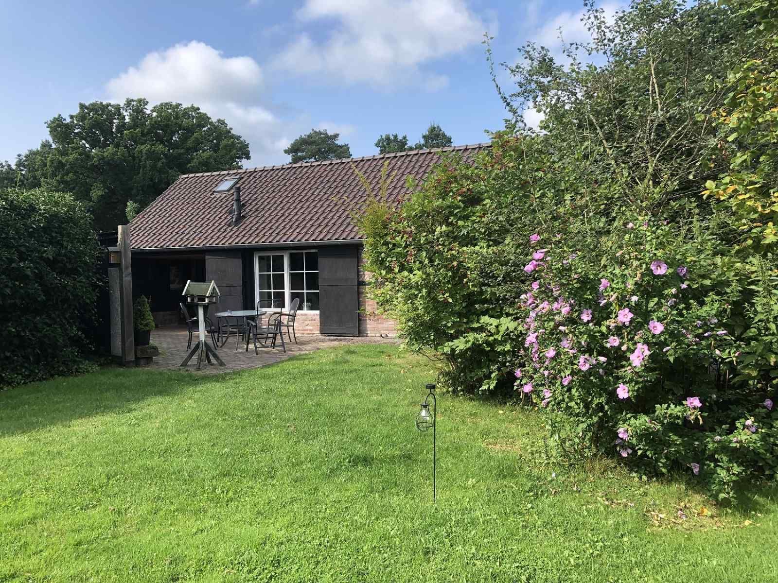 Vakantiehuis OV424 in Westerhaar-Vriezenveensewijk met groene tuin en terras in Twente, Overijssel.