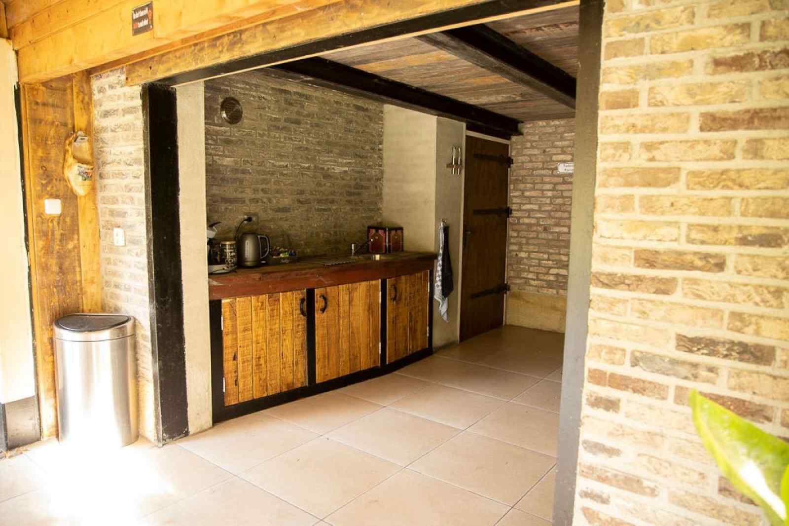 Decoratieve bloemen in vakantiehuis OV424, Westerhaar-Vriezenveensewijk, Twente, Overijssel.