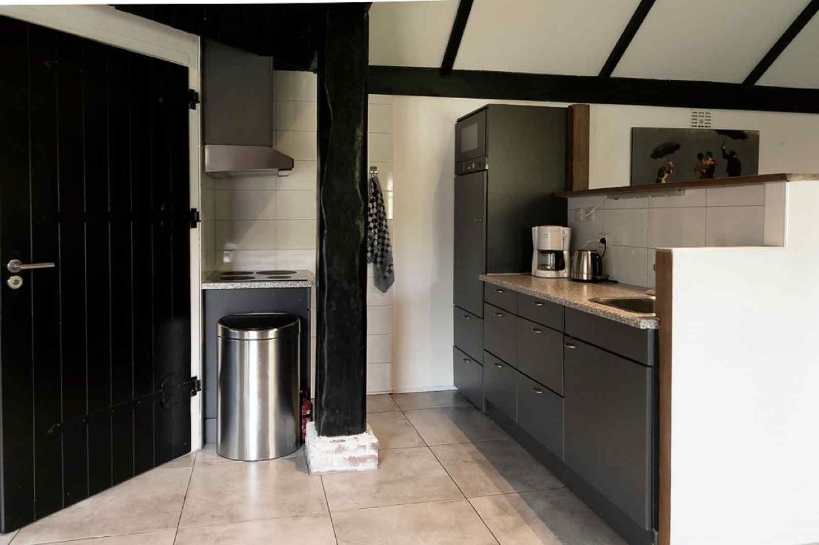 Overdekte veranda bij vakantiehuis OV424, Westerhaar-Vriezenveensewijk, Twente, Overijssel.